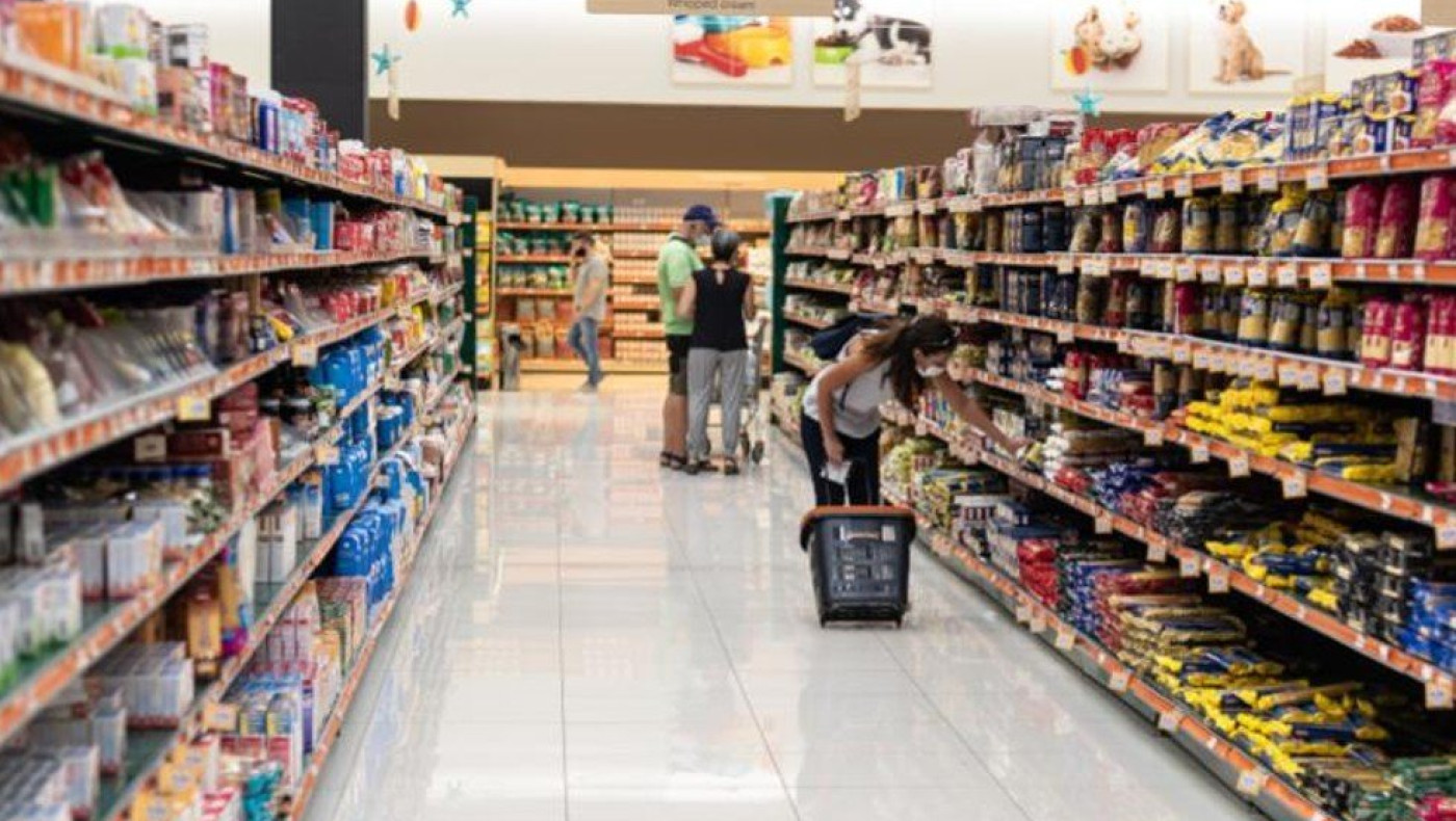Ακρίβεια: «Πετάνε» οι τιμές στα τρόφιμα παρά την πτώση του πληθωρισμού