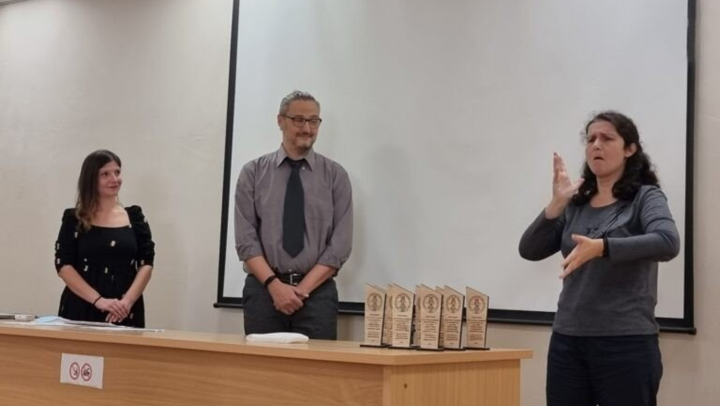 Οι δυσκολίες στην καθημερινότητα των κωφών