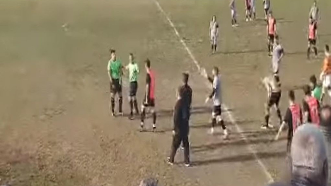 Νέο επεισόδιο βίας στην Πέλλα: Μπήκαν στο γήπεδο και έδειραν διαιτητή!