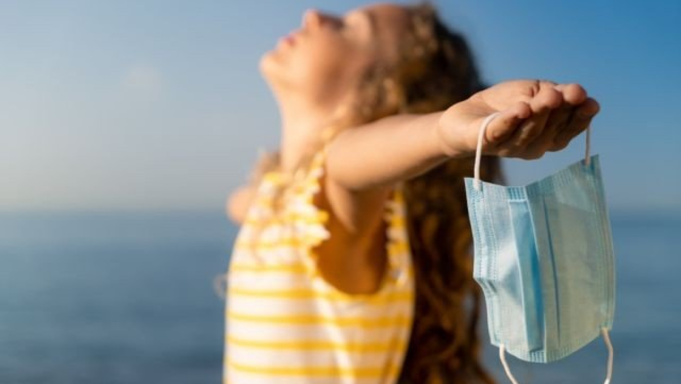 Πότε καταργείται το πιστοποιητικό εμβολιασμού και οι μάσκες σε εσωτερικούς χώρους