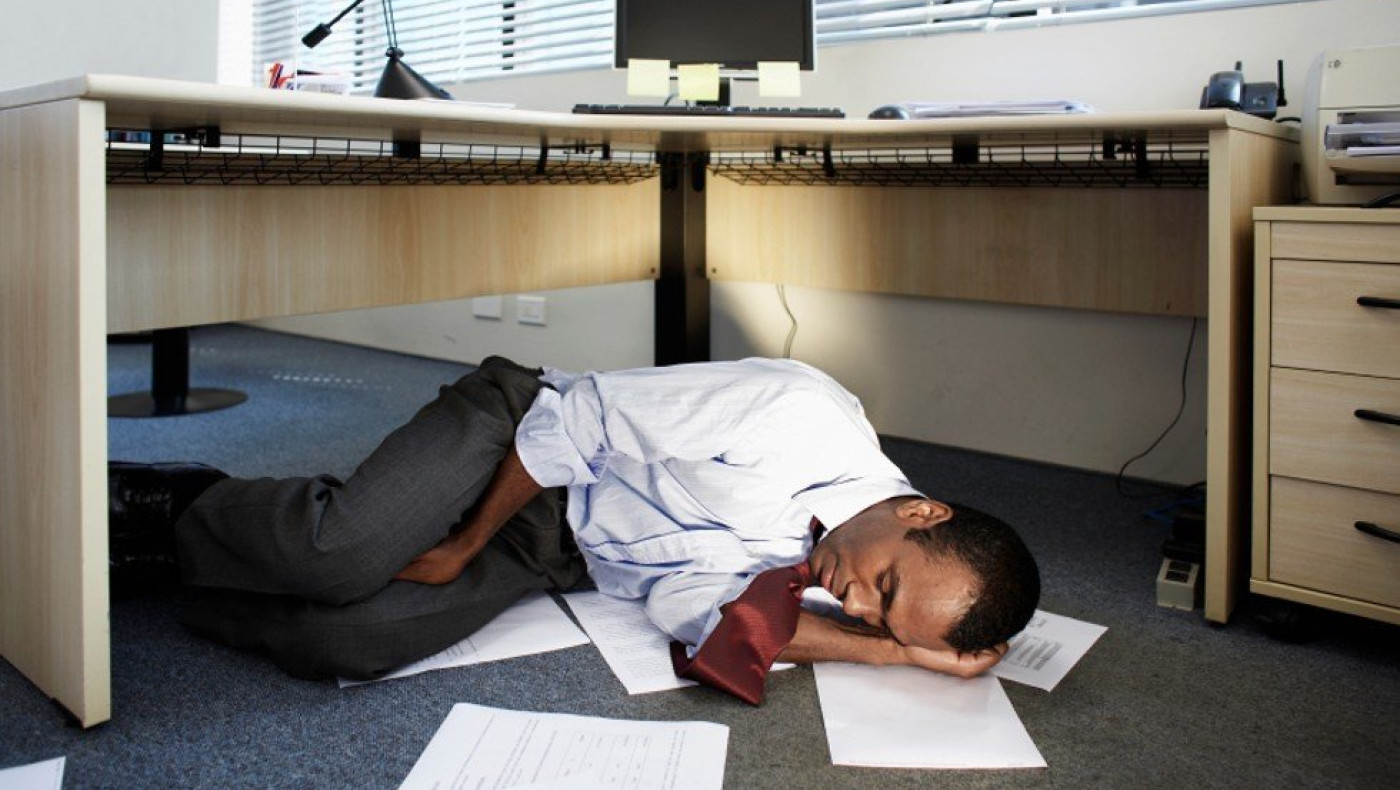 Εταιρία ζητάει από τους εργάτες να κοιμούνται στο εργοστάσιο λόγω... Covid-19