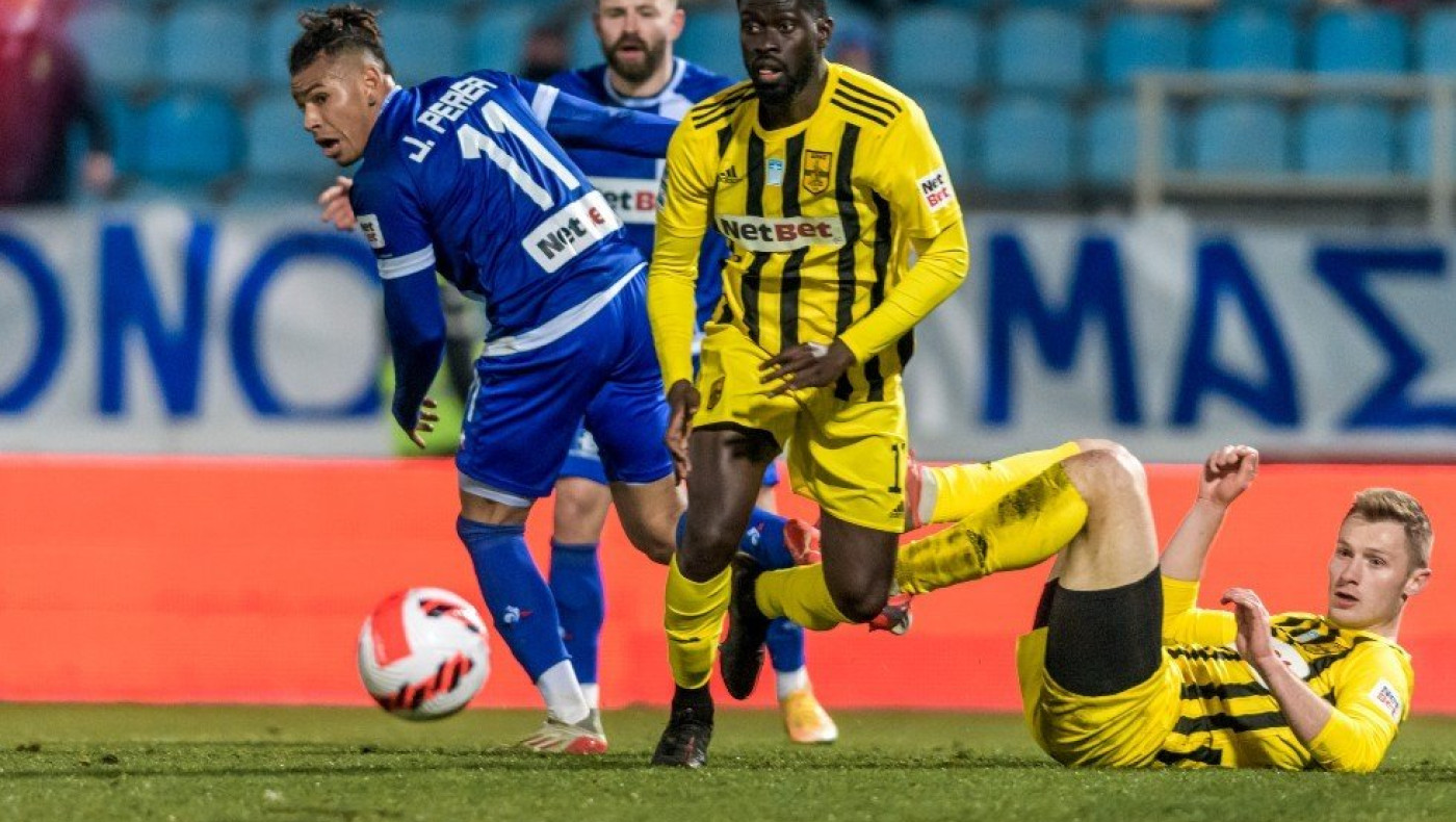 Νίκη, αλλιώς βάζει ﻿δύσκολα στον εαυτό του﻿