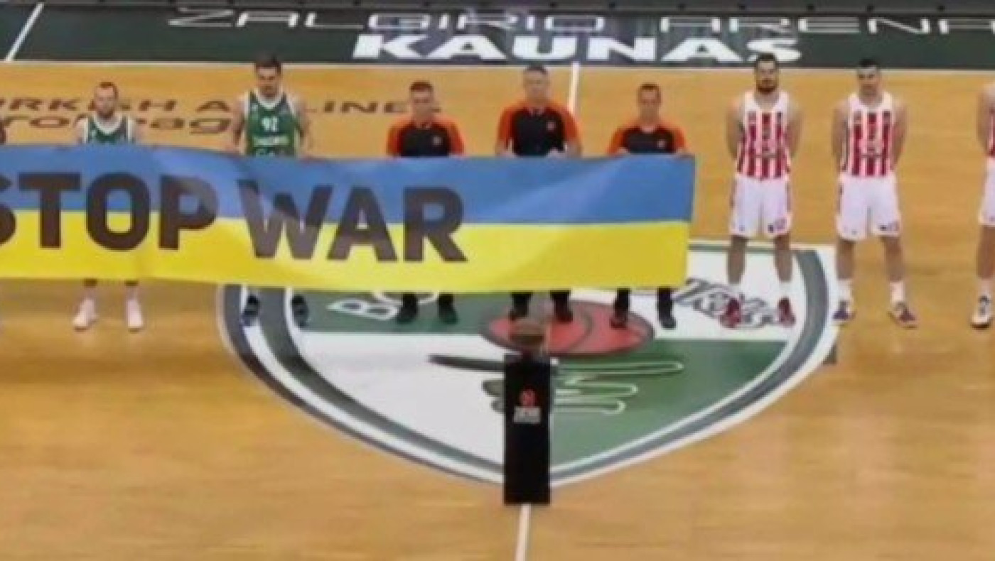 Οι παίκτες του Ερυθρού Αστέρα δεν κράτησαν πανό για την Ουκρανία