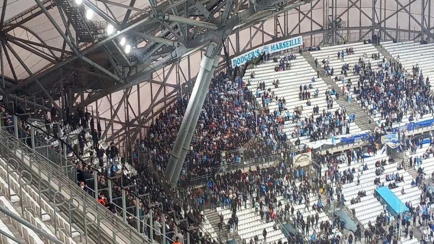 Συνθήματα από τους ΠΑΟΚτσήδες, κάνουν κερκίδα στο «Βελοντρόμ» (pics+vids)