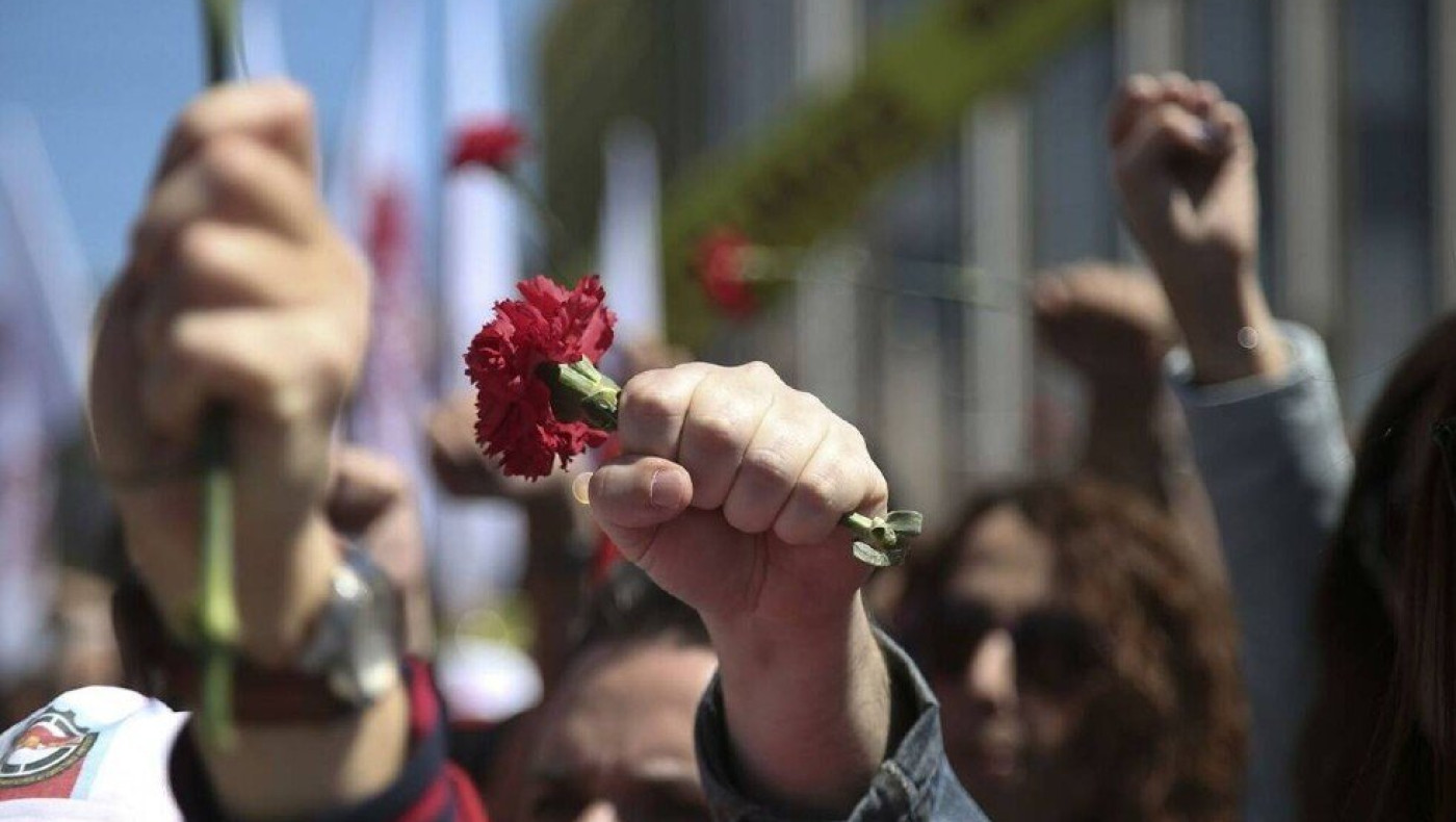 Μεταφέρεται η υποχρεωτική αργία της Πρωτομαγιάς