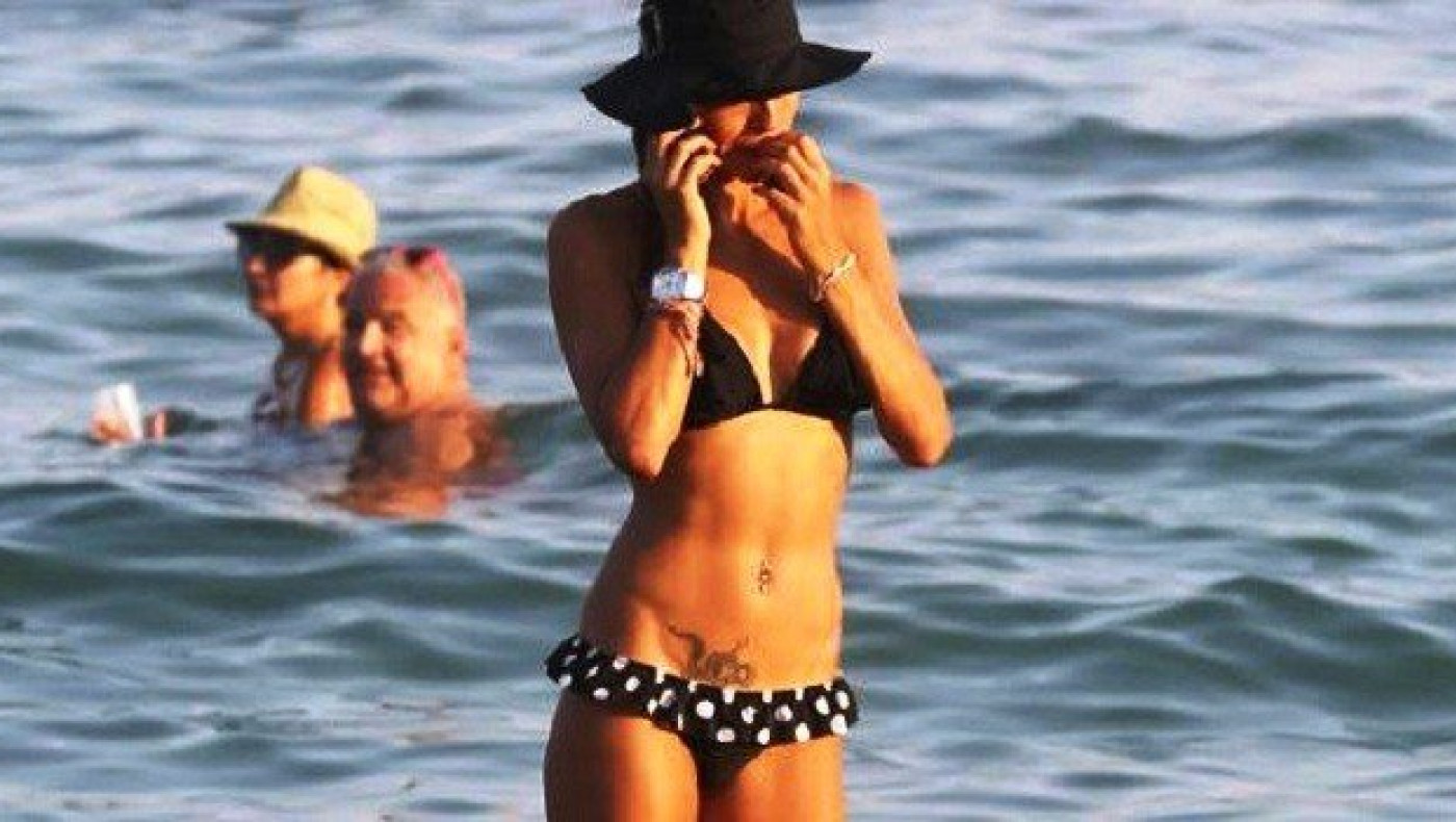 Τα «ατελείωτα» πόδια και το tattoo της Νικολέτας Καρρά (Pics)