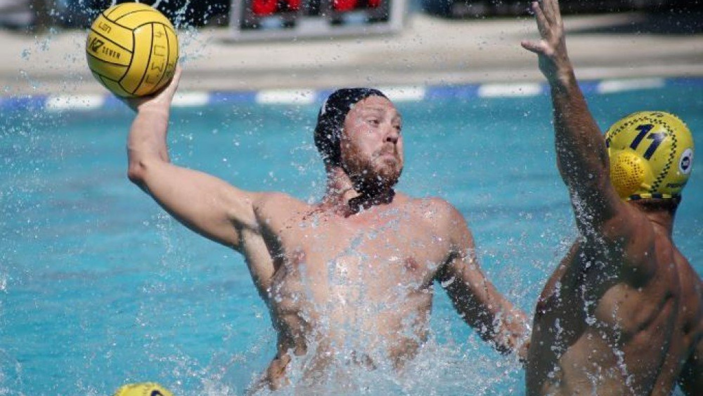 Επίθεση με λοστάρια σε αθλητή πόλο του ΠΑΟΚ στον αγώνα με το Περιστέρι και... διακοπή