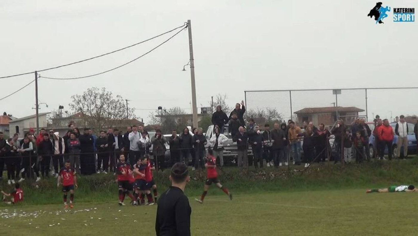 Πανηγύριζε τα γκολ της ομάδας του πυροβολώντας στον αέρα