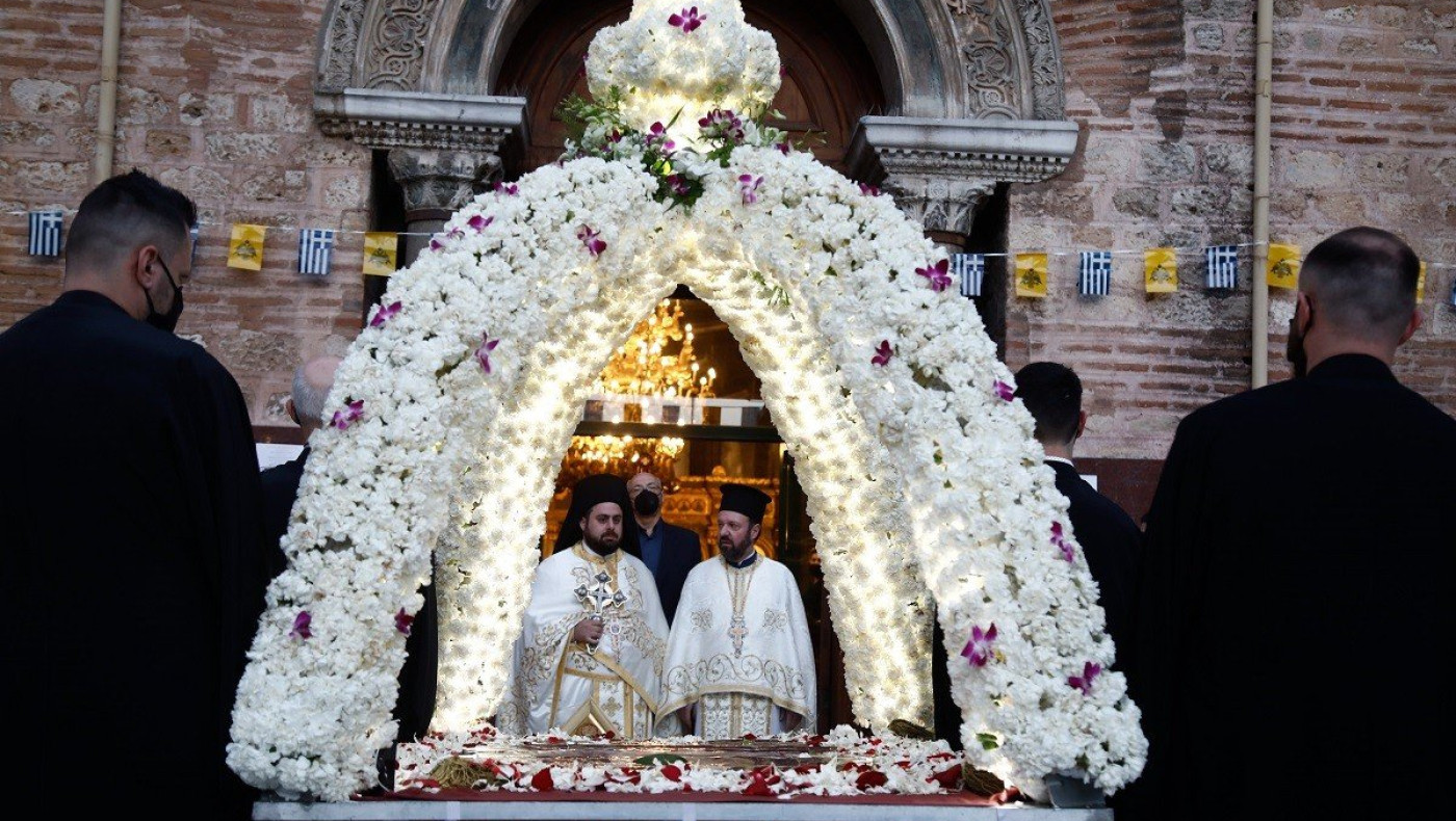 Θεσσαλονίκη: Μισό εκατομμύριο γαρύφαλλα στα ανθοπωλεία για τον Επιτάφιο