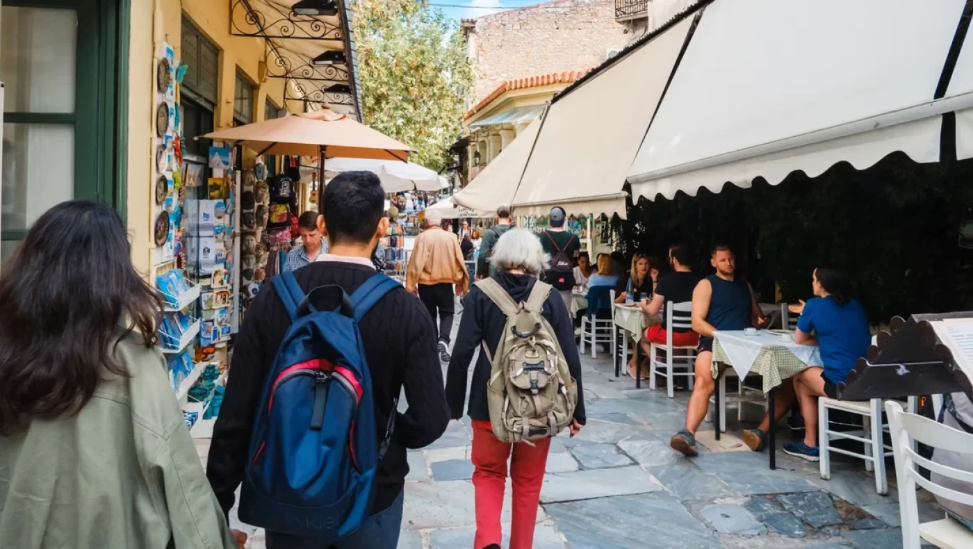 Ερευνα: Οι Έλληνες θέλουν θέση στο Δημόσιο και σύνταξη πριν τα 60