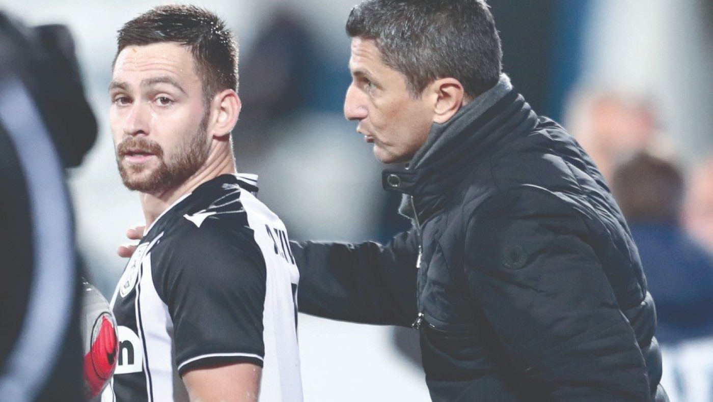 Τώρα περιμένει το Κύπελλο, αλλά ﻿υπάρχει και μια χαραμάδα ελπίδας...  ﻿﻿