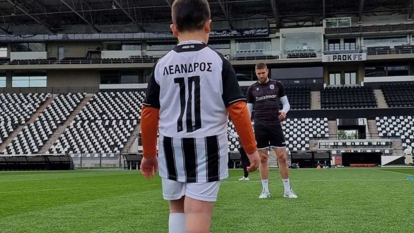 Ο μικρός Λέανδρος συνάντησε και έπαιξε μπάλα με τον Πασχαλάκη