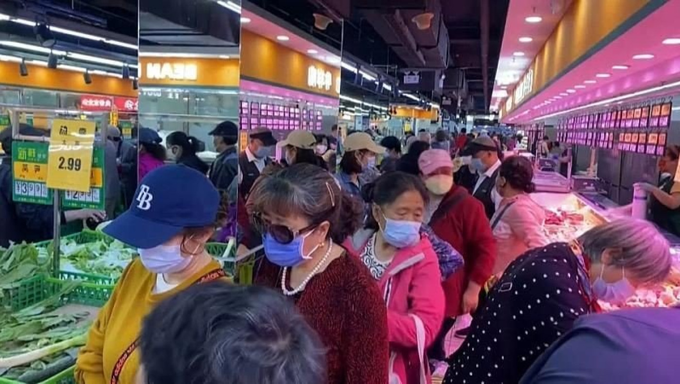 Κίνα: Πανικός στο Πεκίνο, ρεκόρ θανάτων στη Σανγκάη