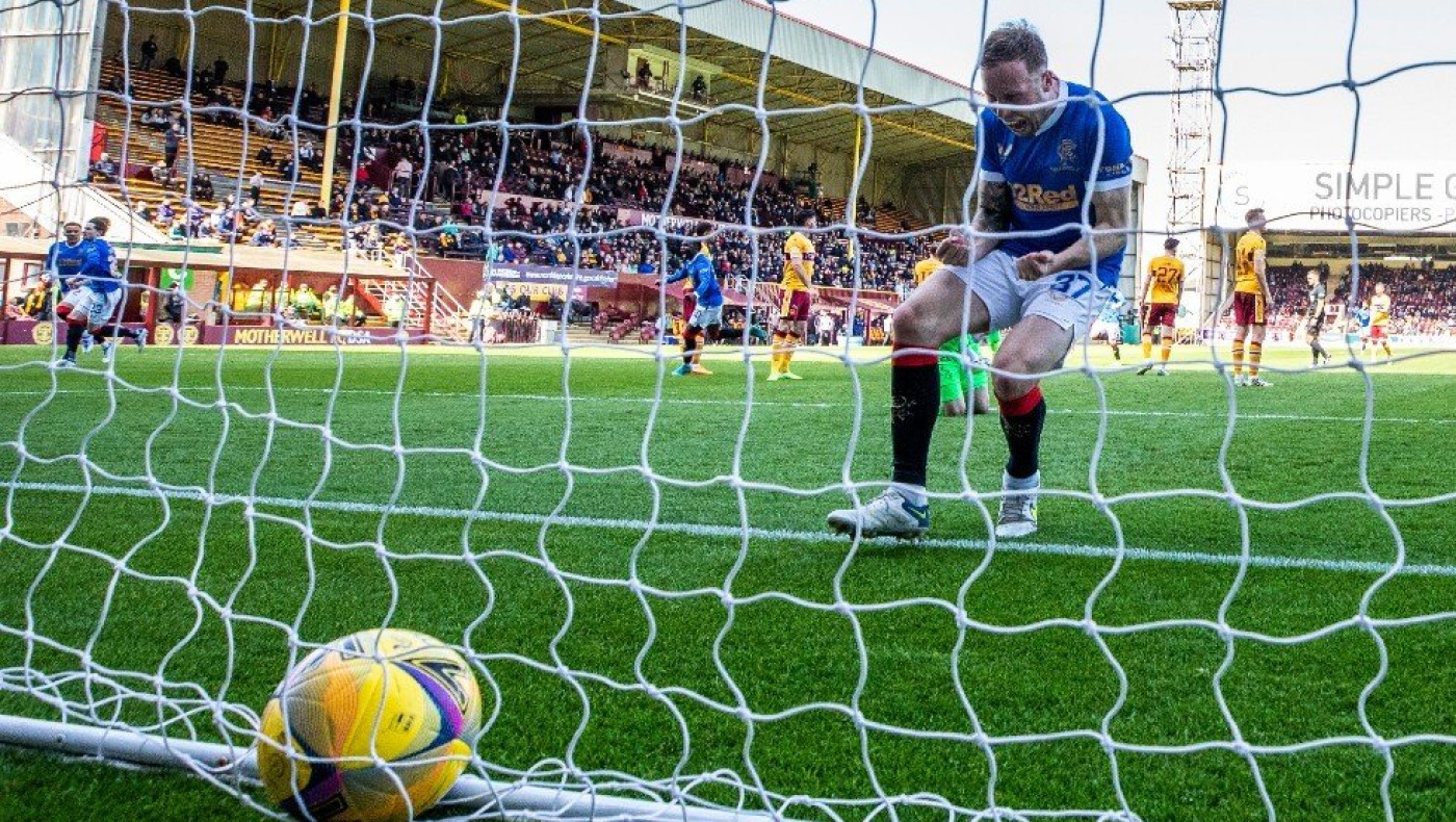 Σημαντικό διπλό για τη Ρέιντζερς στην έδρα της Μάδεργουελ