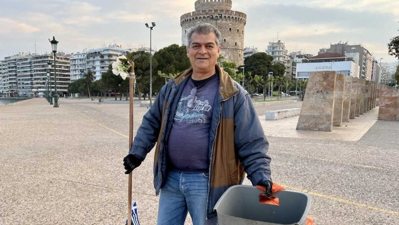 Ο εργαζόμενος στην καθαριότητα του Δήμου Θεσσαλονίκης που έχει τρομερό κέφι στη δουλειά του