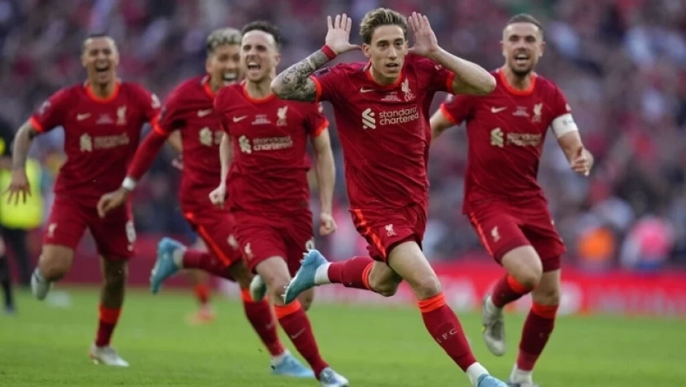 Ο χορός του Τσιμίκα στους ρυθμούς του «Freed from desire» μετά την κατάκτηση του Κυπέλλου Αγγλίας