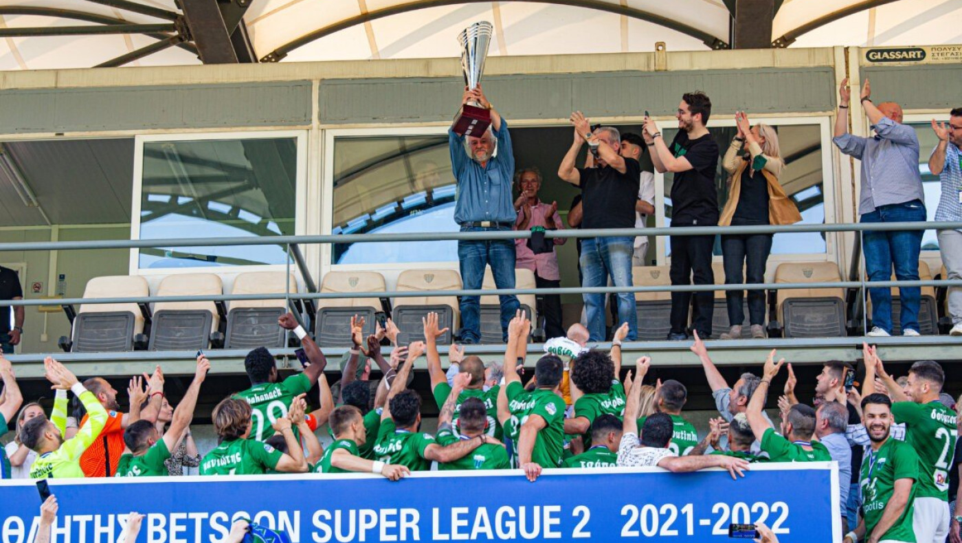 Το ζεϊμπέκικο του Κομπότη για την άνοδο του Λεβαδειακού στη Super League