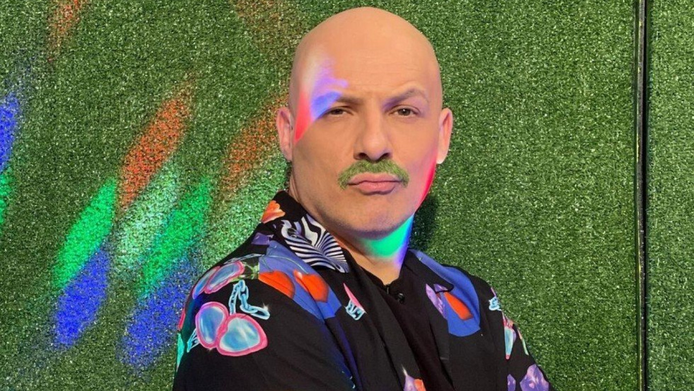 Νίκος Μουτσινάς: «Αυτοπροσδιορίζομαι ως γκέι- Στα 20 μου μίλησα στη μητέρα μου»