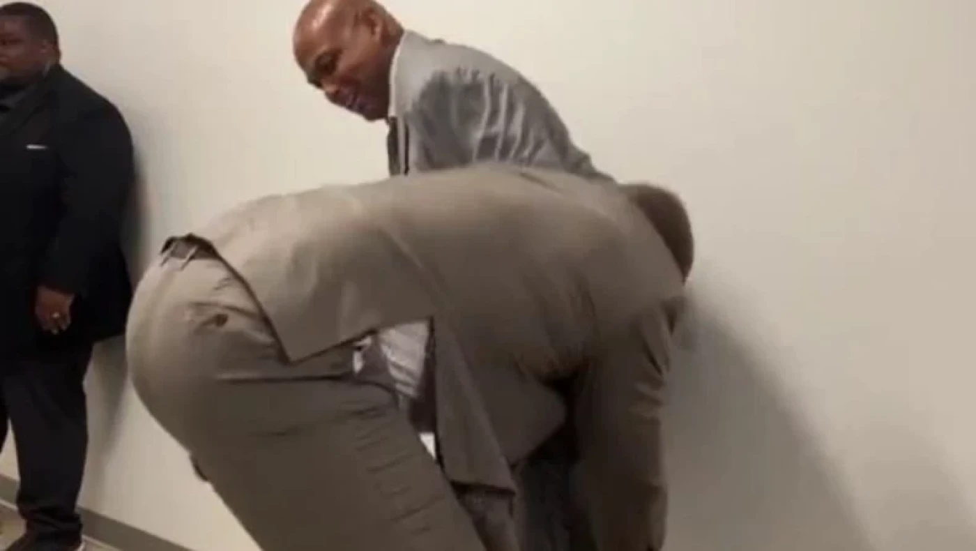 Βίντεο έπος: Ο Σακίλ προσπάθησε... μάταια να ρίξει τον Μπάρκλεϊ