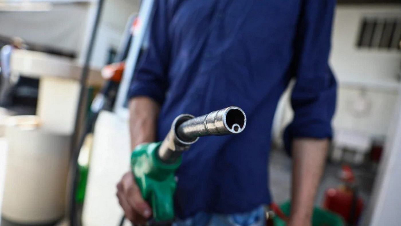 Βενζίνη-Πετρέλαιο: Ποια θα ήταν η τιμή τους αν η κυβέρνηση μείωνε ΦΠΑ και ΕΦΚ