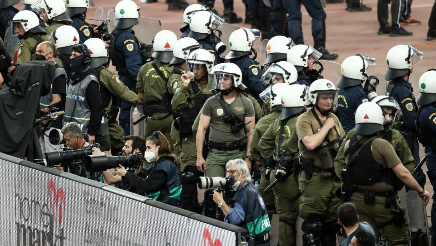 Νίκας: «Ποιος έδωσε εντολή στους αστυνομικούς να βαράνε;»