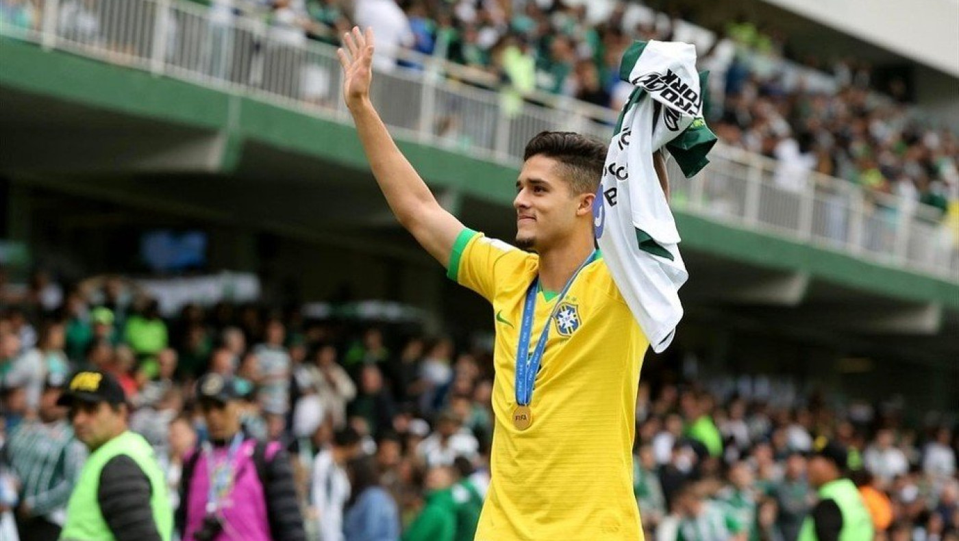 Ολυμπιακός: Εξετάζει τον Γιάν Κόουτο για το δεξί άκρο της άμυνας