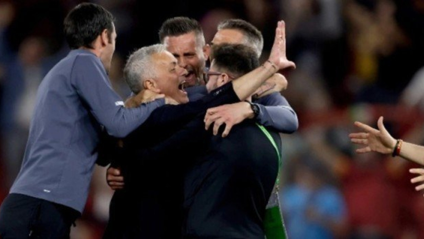 Μουρίνιο: Ο πρώτος με τρία Κύπελλα της UEFA