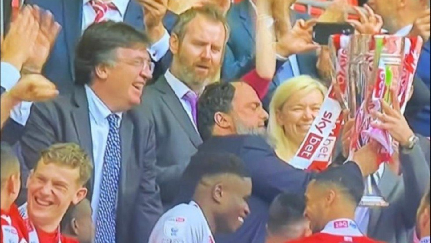 Ο Τεό εξετέθη για μία ακόμη φορά ﻿πανηγυρίζοντας σαν γνήσιος γαύρος﻿