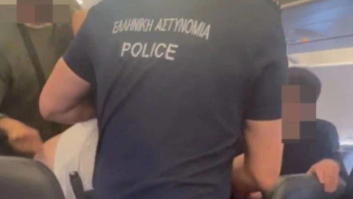 Πανικός σε πτήση προς Κρήτη: Αδέρφια πλακώθηκαν επειδή ο ένας… ούρησε στον άλλο