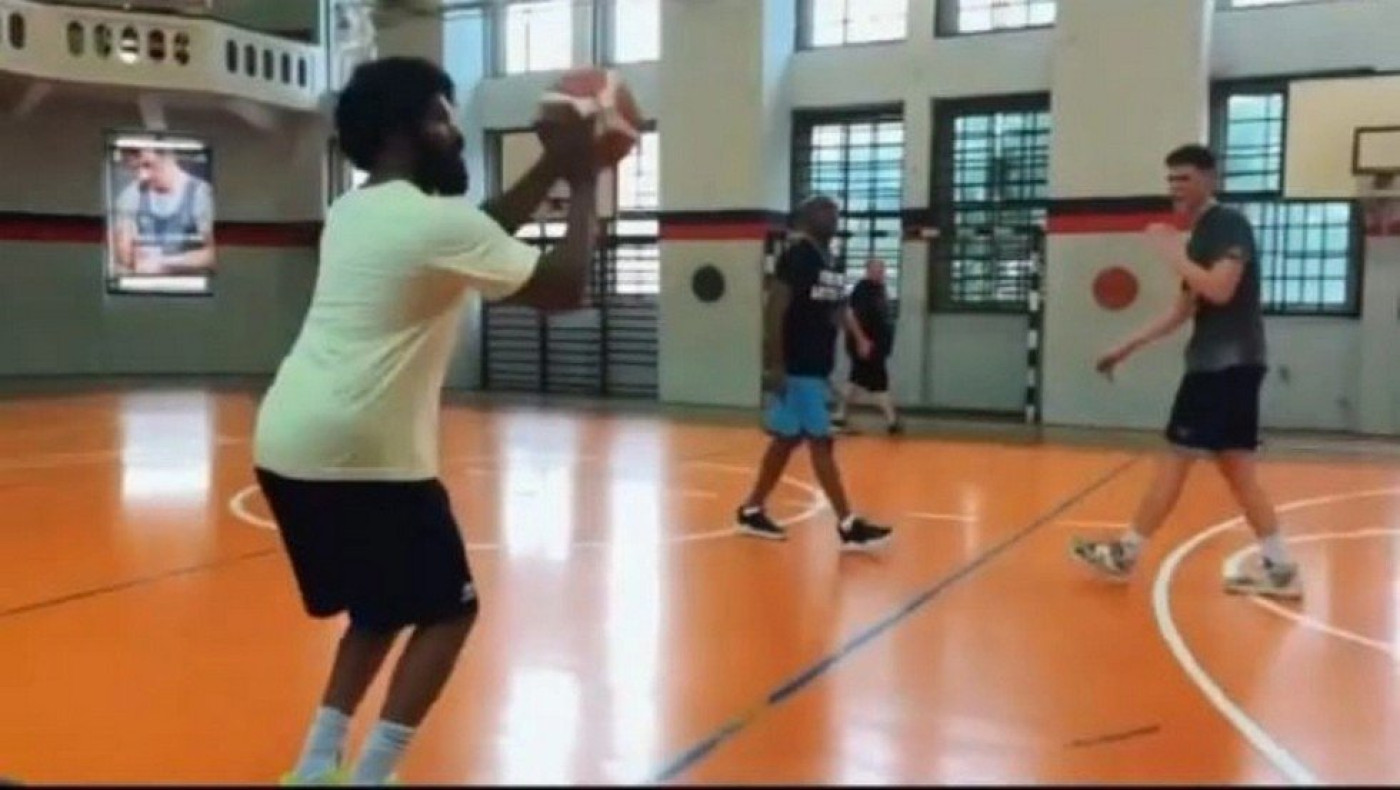 Ο σταρ του Holywood Τζέιμι Φοξ έπαιξε μπάσκετ στο γήπεδο της ΧΑΝΘ