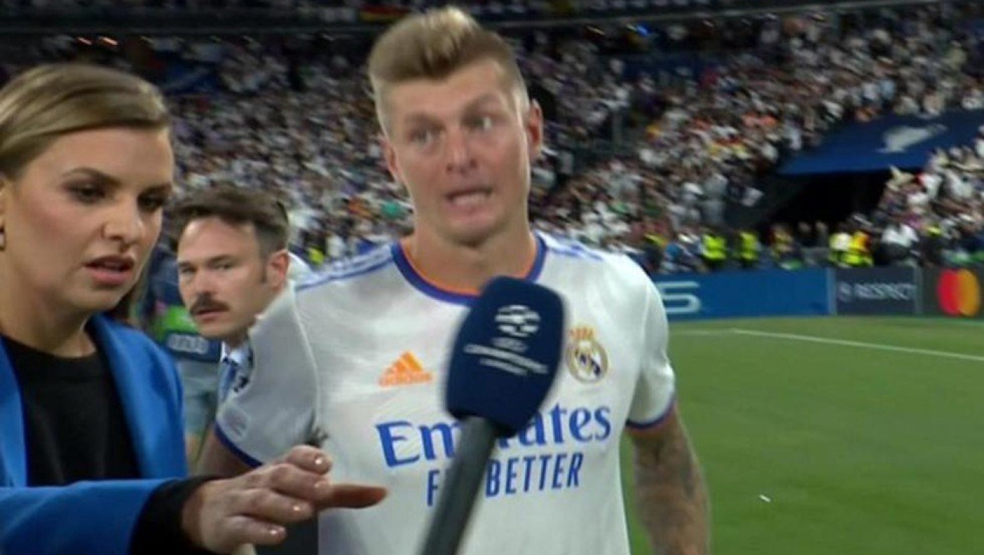 Απίστευτα πράγματα με τον Κρος να αποχωρεί από συνέντευξη σε ζωντανή σύνδεση