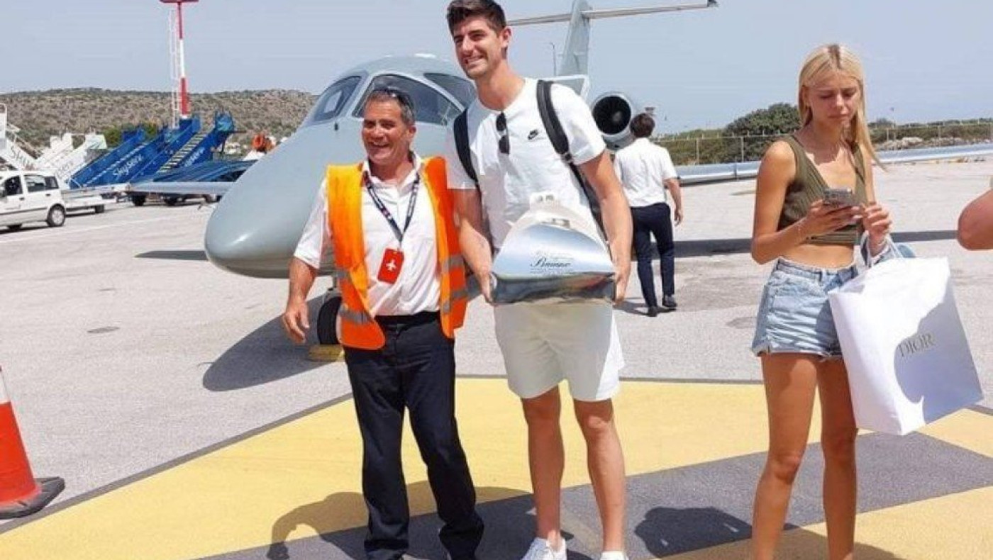 Το γλέντι του Κουρτουά, οι εντυπωσιακές παρουσίες και η κοσμοπλημμύρα στη Μύκονο