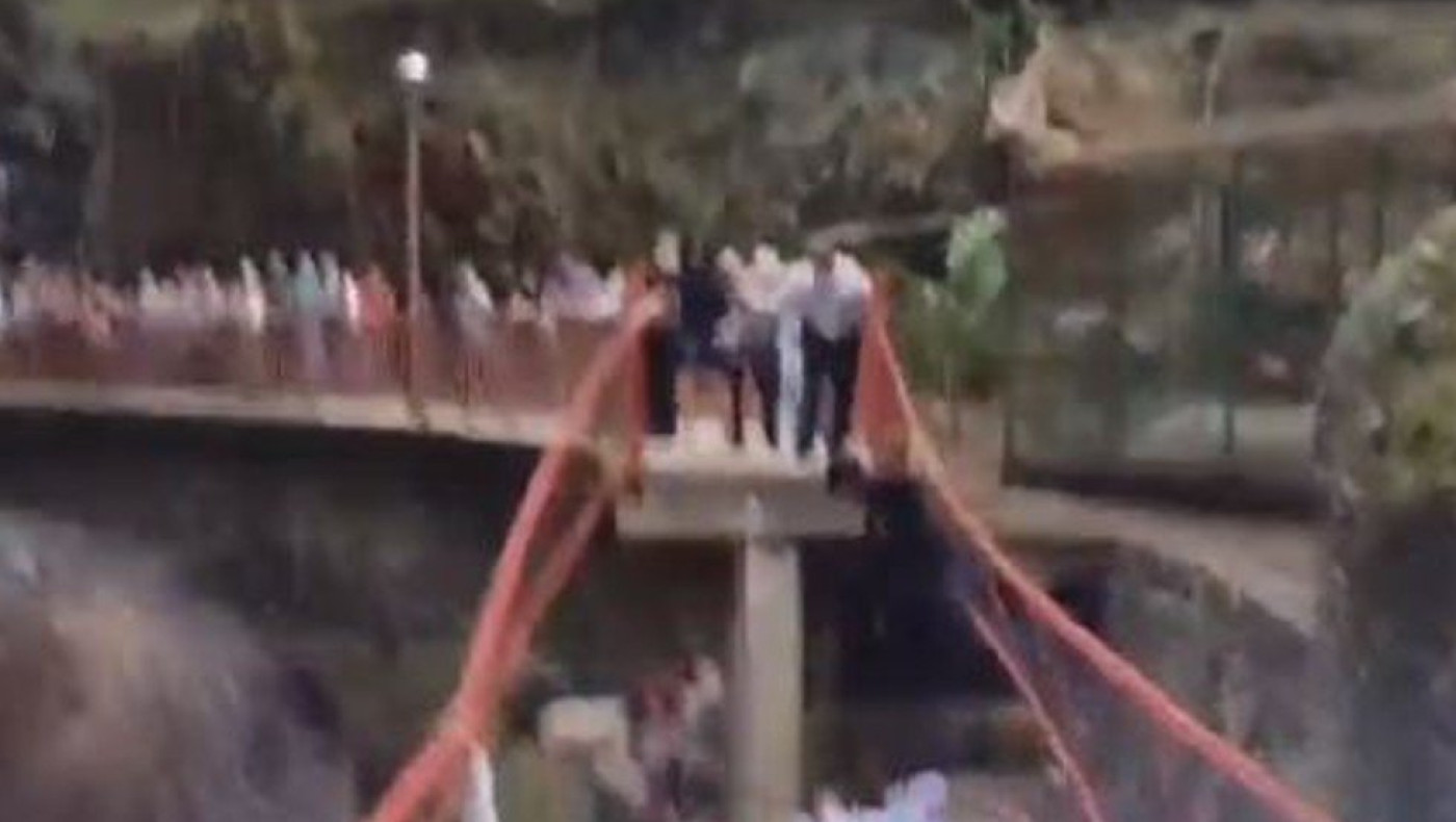 Μεξικό: Βίντεο με την κατάρρευση ξύλινης γέφυρας – 25 τραυματίες