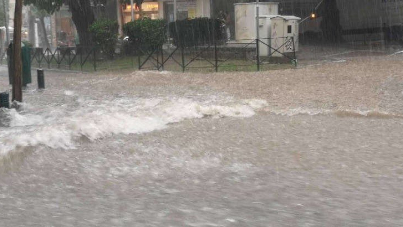 Κοζάνη: «Ποτάμια» οι δρόμοι στο κέντρο της πόλης!