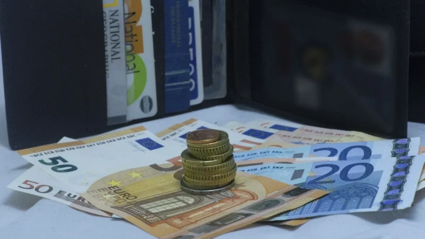 Έρχεται νέα αύξηση μισθών, πέραν του κατώτατου -Τι εξετάζει η κυβέρνηση