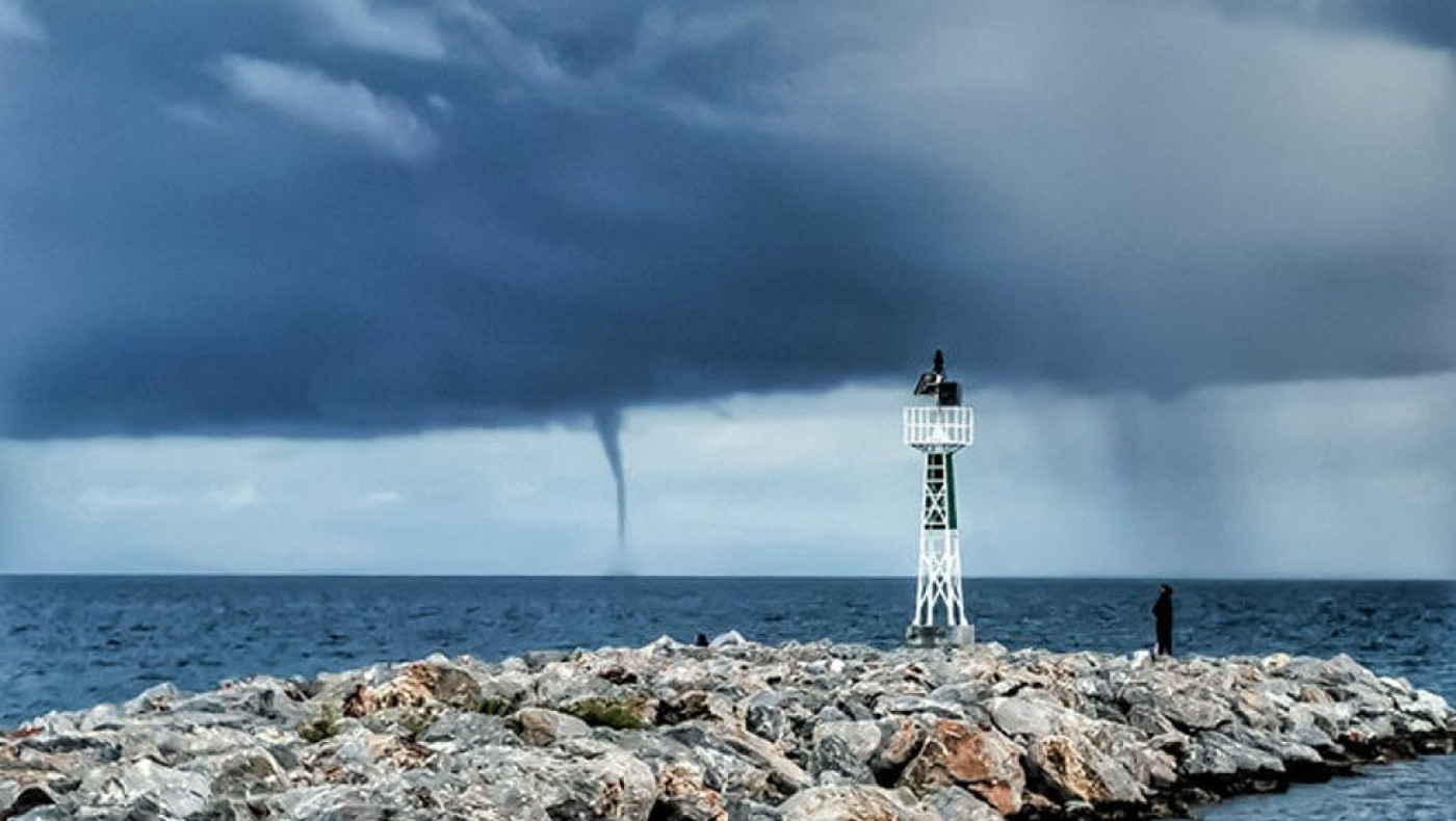 Εντυπωσιακό φαινόμενο με υδροστρόβιλο στη Χαλκιδική!