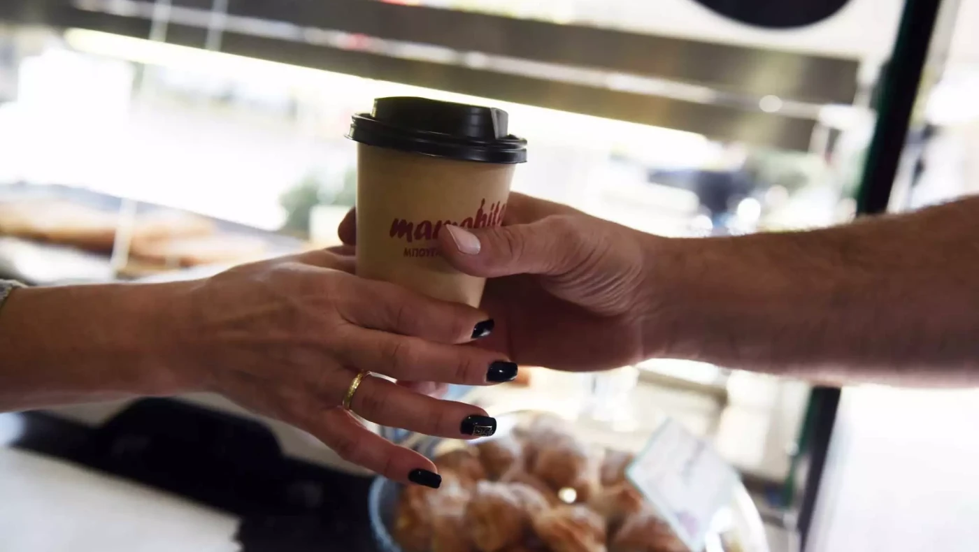 Αλαλούμ με τον ΦΠΑ στα ροφήματα: Άλλη η τιμή στο τραπέζι και άλλη στο «πακέτο»