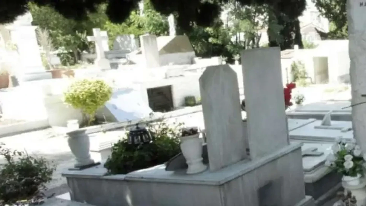 Κατερίνη: «Κυνηγοί» χαλκού λεηλάτησαν όλους τους τάφους σε κοιμητήριο