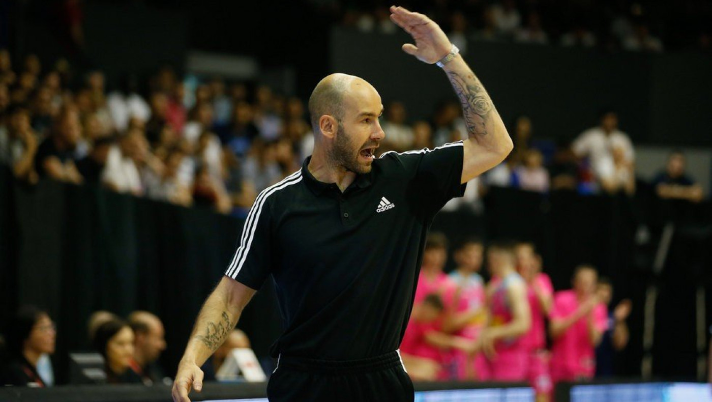 Ο Σπανούλης στους πάγκους, αναλαμβάνει το Περιστέρι