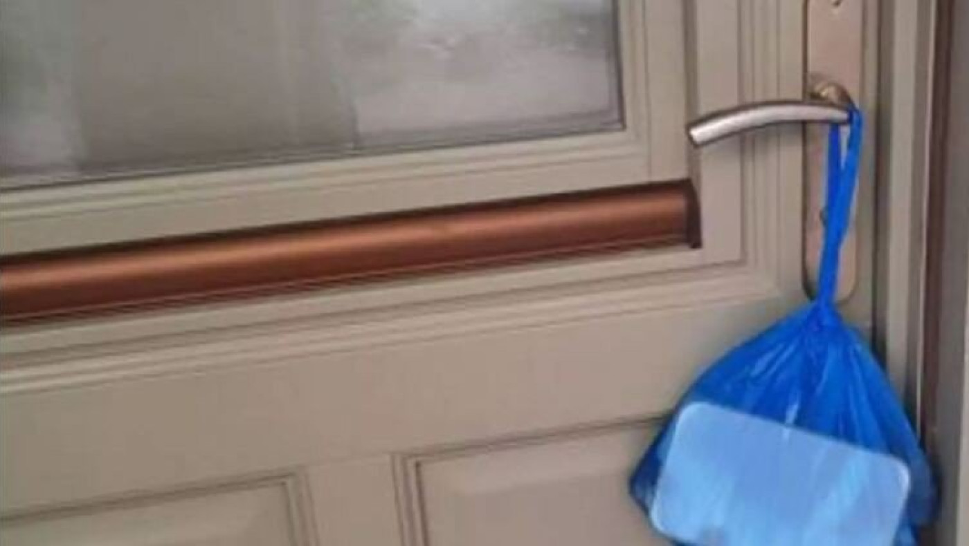 Σαντορίνη: Σκότωσαν γατάκι και το κρέμασαν σε σακούλα στο σπίτι της προέδρου στο Καμάρι