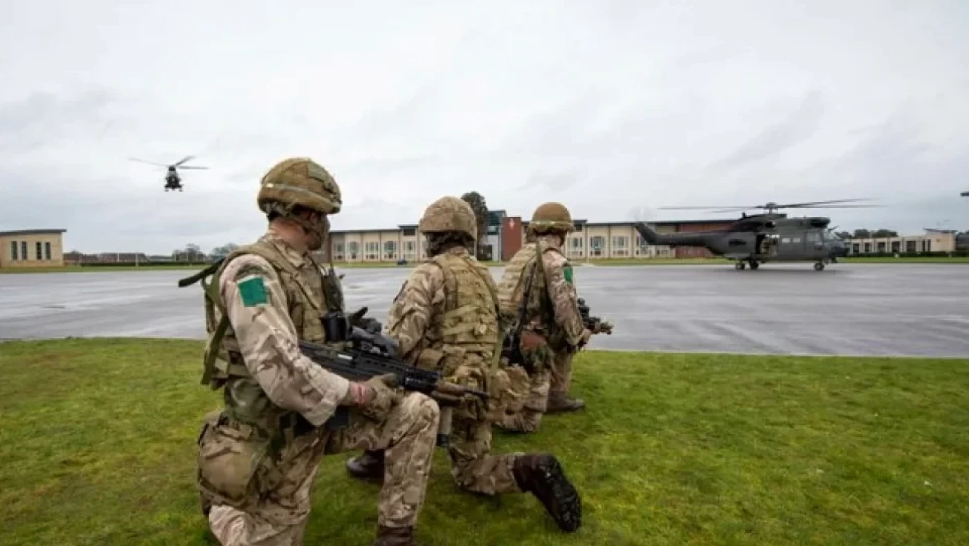Γυναίκα μπαινόβγαινε σε στρατιωτική βάση για να ικανοποιήσει σεξουαλικά αλεξιπτωτιστές