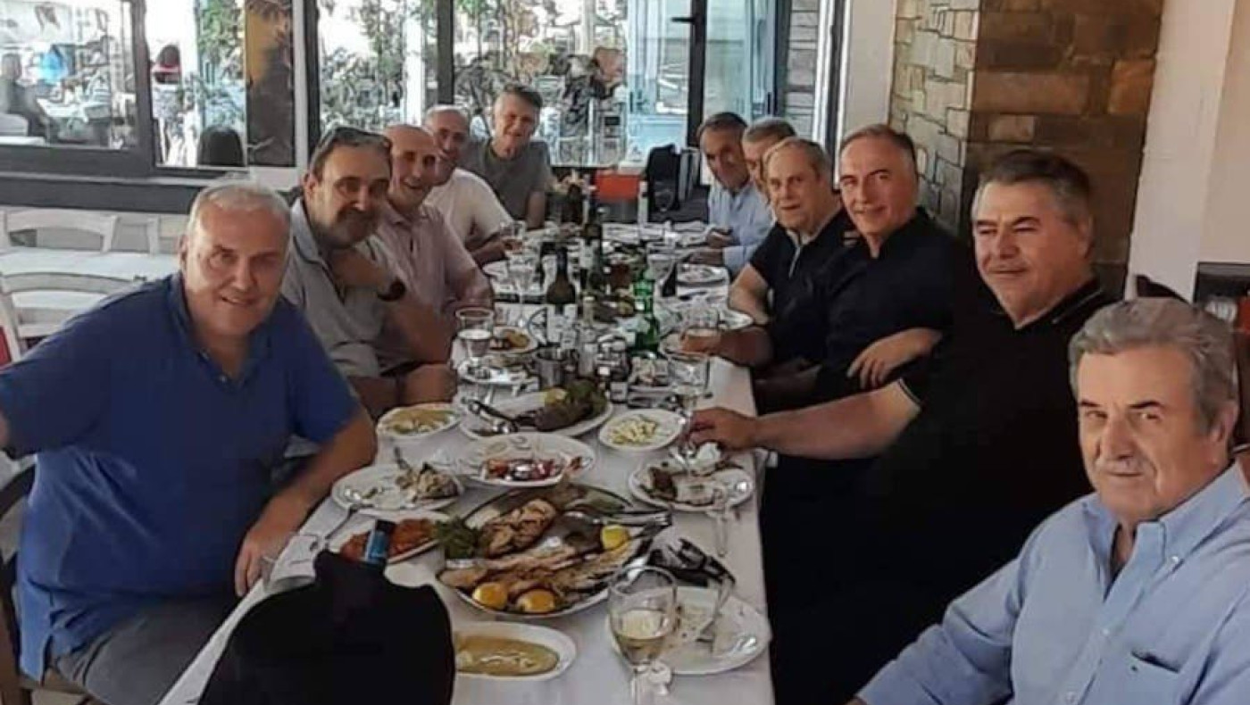 Γεύμα με καλή παρέα, ποδόσφαιρο και πολιτική