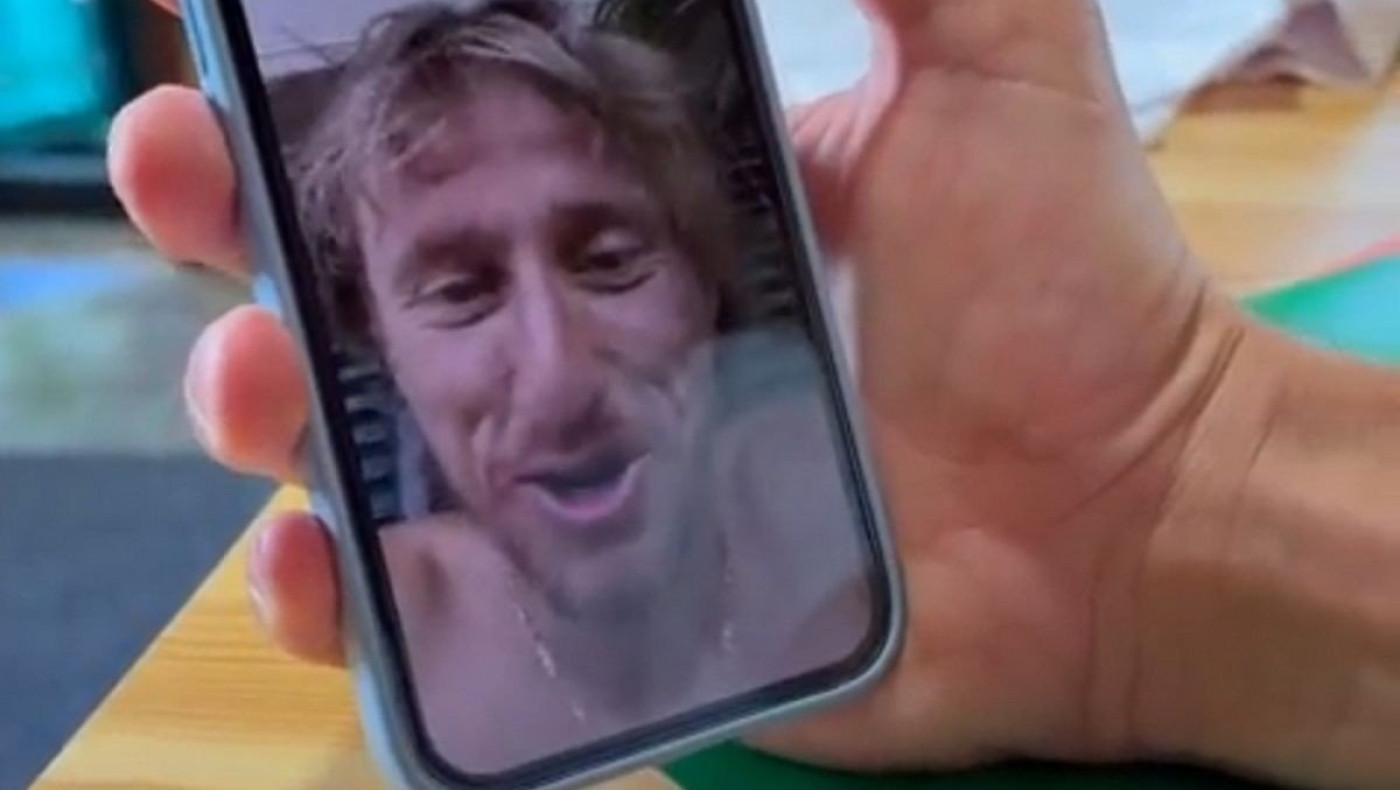 Το τηλεφώνημα του Μόντριτς σε ένα παιδί από την Μαριούπολη, που έχασε τους γονείς του στον πόλεμο