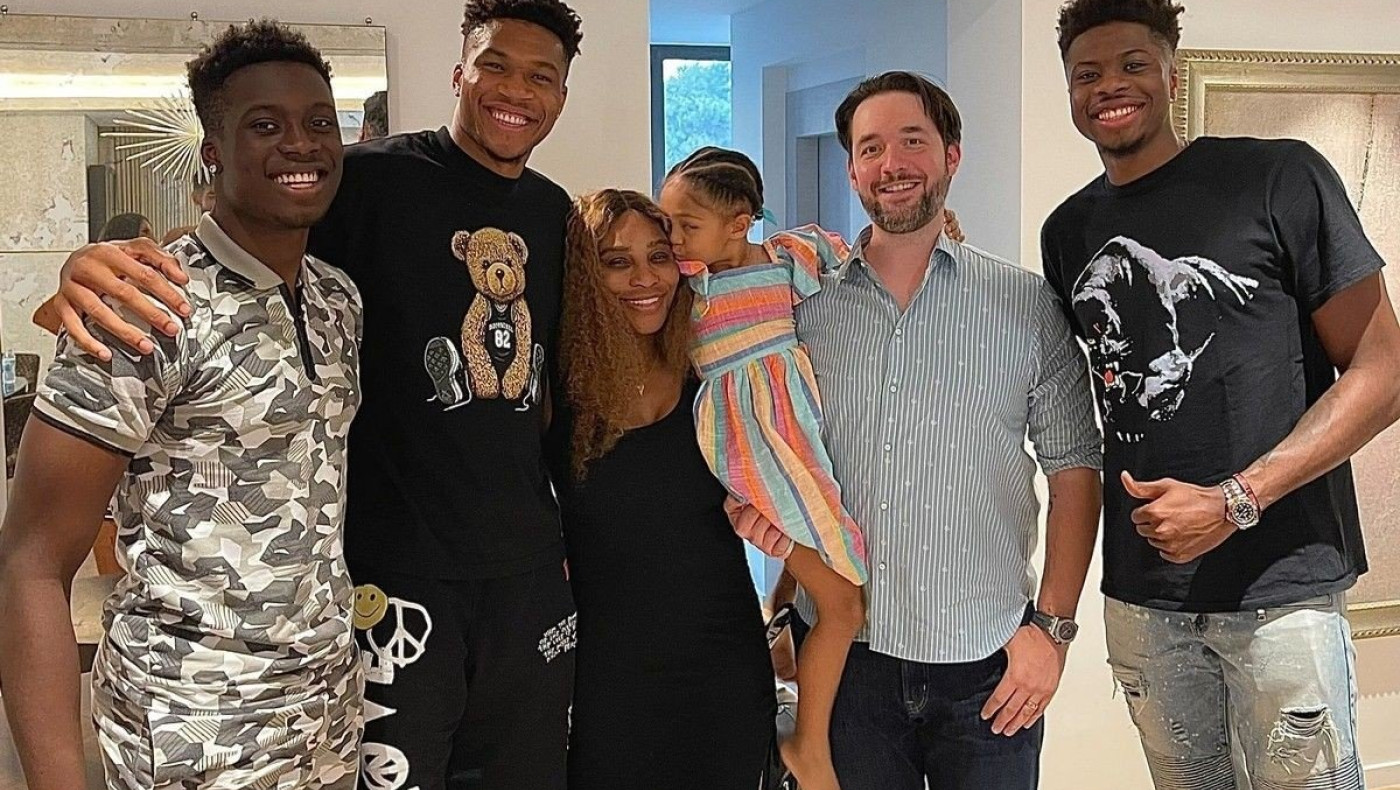 Γιάννης, Κώστας και Άλεξ Αντετοκούνμπο μαζί με τη Σερίνα Γουίλιαμς