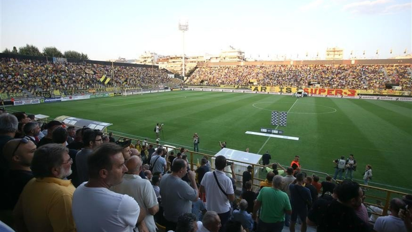 Κοσμοσυρροή έξω από το «Κλεάνθης Βικελίδης» -Στα εκδοτήρια όσοι δεν προμηθεύτηκαν ηλεκτρονικά τα εισιτήριά τους