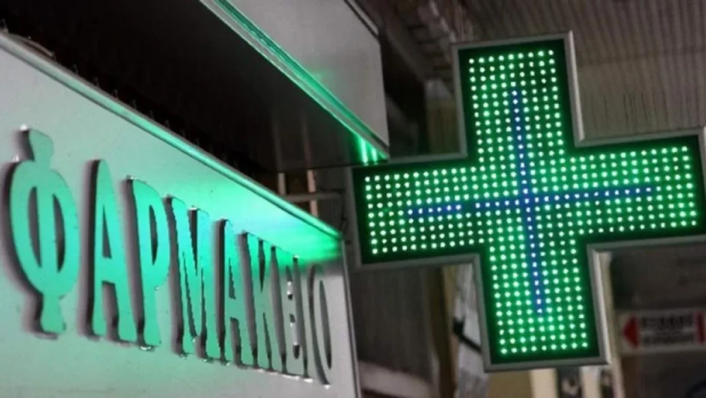 Θεσσαλονίκη: Έκλεψε φαρμακείο και βούτηξε στη θάλασσα για να γλιτώσει από τους αστυνομικούς