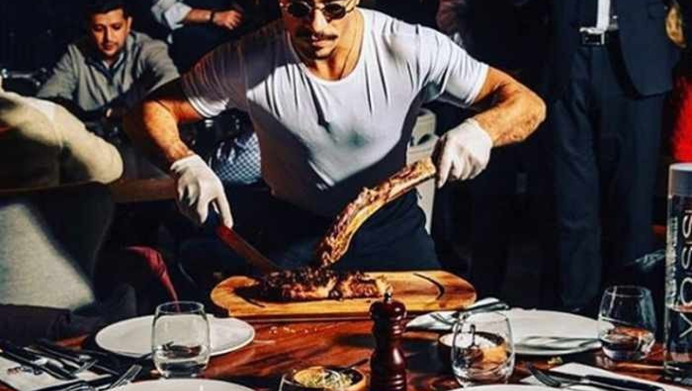 Η εφορία «χτύπησε» και πάλι τον Nusret- Λουκέτο στο εστιατόριό του στη Μύκονο