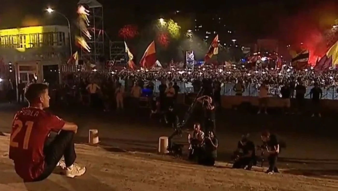 Πάουλο Ντιμπάλα: Η αποθεωτική υποδοχή από 10.000 οπαδούς της Ρόμα