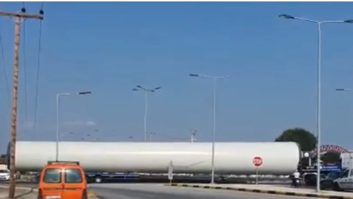 Μποτιλιάρισμα στα Τρίκαλα για να μεταφερθούν ανεμογεννήτριες
