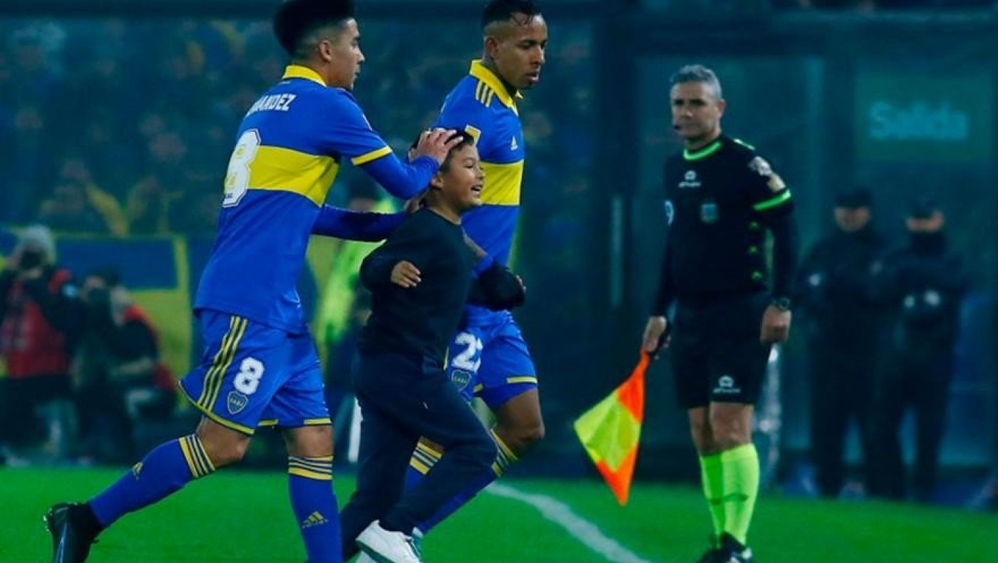 «Ντου» πιτσιρικά στο Μπομπονέρα